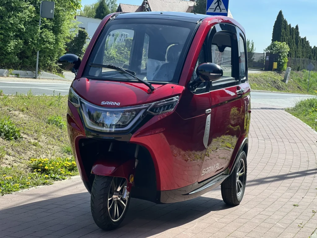 Czerwony SARINI TITO 2 podczas prezentacji